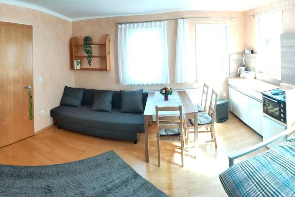 Zentrale & Ruhige Ferienwohnung Moessingen Ngoại thất bức ảnh